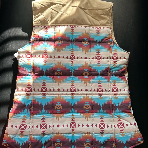 Ariat Southwestern Patterned Vest with Red and Blue Accents - Picture 3 of 3